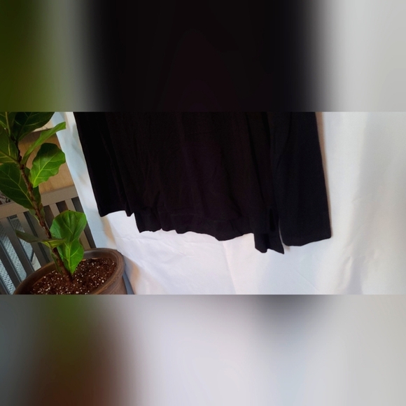 Tahari Long Sleeve Top -  Black - size M - Picture 4 of 7